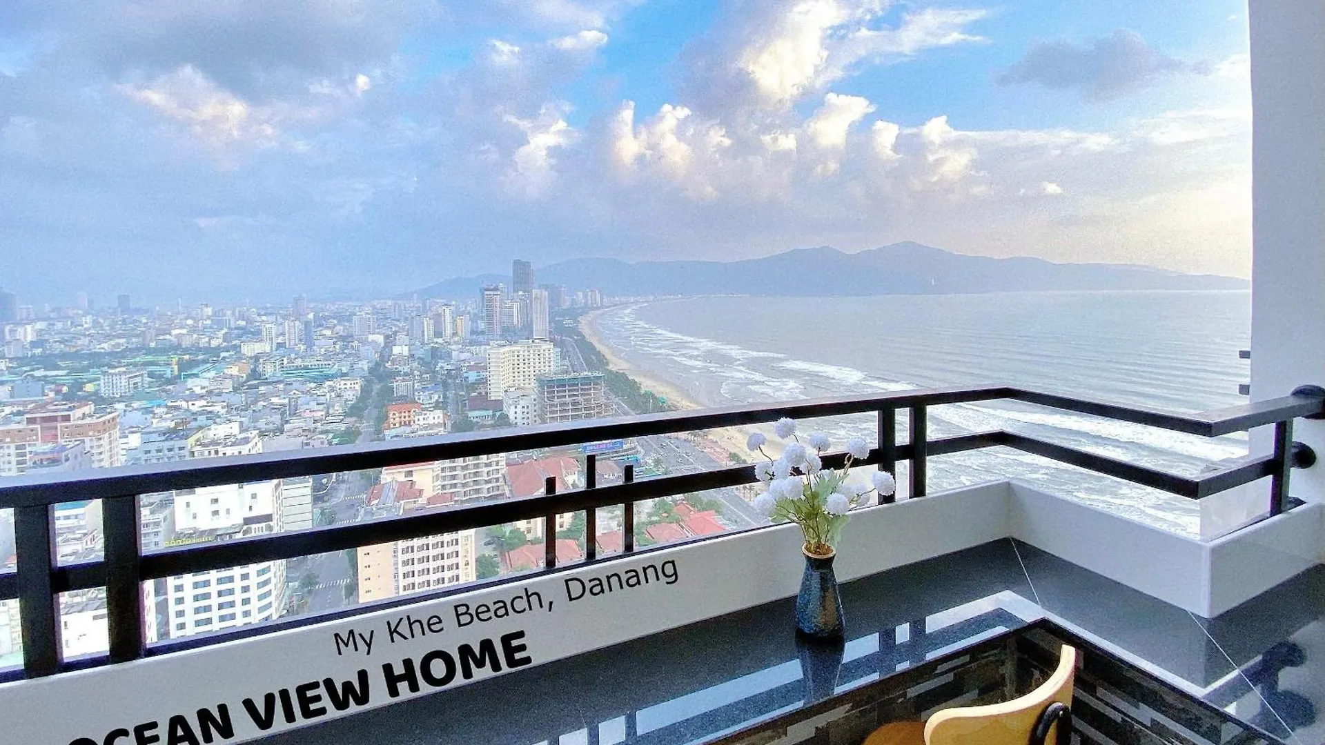 My Khe Beach Apartment Sea View location